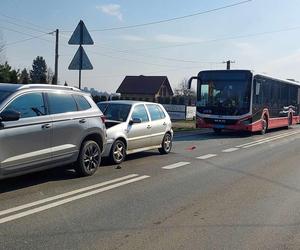 Wypadek z udziałem autobusu w Wąchocku