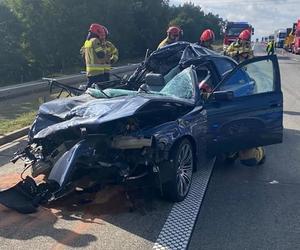 BMW zderzyło się z tirem na autostradzie A2