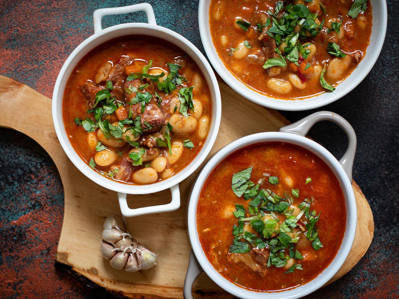 Fasolowa po serbsku - przepis na zupę fasolową z charakterem