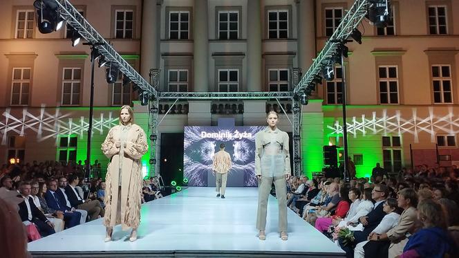 RADOM FASHION SHOW