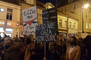 Strajk Kobiet w Bydgoszczy. Mieszkańcy wyszli na ulice. Wśród nich Rafał Bruski i Radosław Sikorski