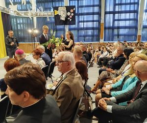 Jubileusz 40-lecia połączony był ze świętem szkoły, ponieważ obchodzi ona również 28. rocznicę nadania imienia.