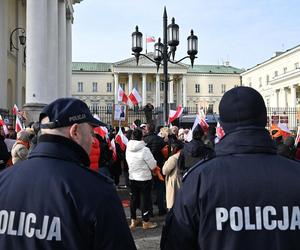 Protest kupców z Marywilskiej przed ratuszem