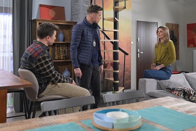 Pierwsza miłość, odcinek 4029: Alan (Alan Andersz), Kalina (Magdalena Wieczorek), Piotrek (Michał Mikołajczak)