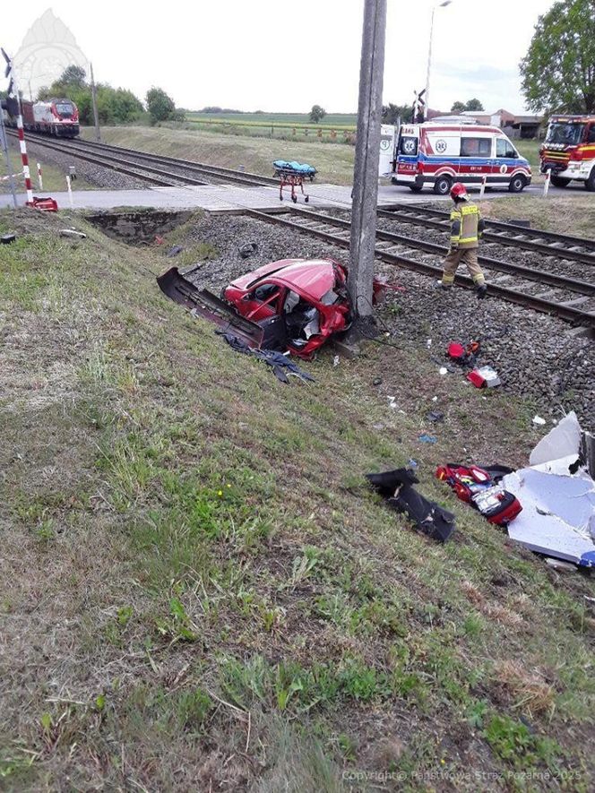 Raciborowice. Śmiertelny wypadek na przejeździe kolejowym [ZDJĘCIA].