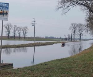 Strażacy umocnili wał przeciwpowodziowy 