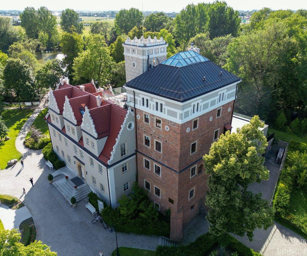 To wyjątkowe miejsce znajduje się tuż pod Wrocławiem. Poznaj historię Zamku Topacz. 