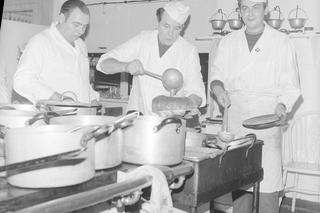 QUIZ PRL. Restauracje, cukiernie i bary mleczne, czyli gdzie i co się jadało w Polsce Ludowej