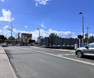 Jest szansa na to, że krócej będziemy stali na przejeździe kolejowym na Dębcu. Jest też... warunek