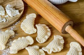 Owoce, warzywa, gotowe dania zrobione na szydelku