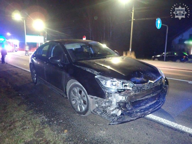 Groźny wypadek w Chełmie Śląskim. Dwie osoby poszkodowane. Lądował śmigłowiec LPR