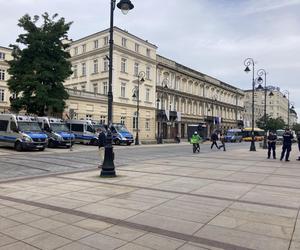 Rektor UW wezwał policję. Mundurowi wynieśli protestujących studentów