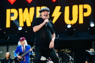 To on mógł być wokalistą AC/DC po śmierci Bona Scotta? Wokalista wyjaśnia popularną plotkę