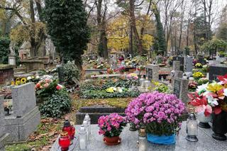 Wszystkich Świętych 2023. Gdzie w Krakowie można znaleźć groby zasłużonych Polaków?