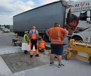 Tak naprawiano betonową nawierzchnię autostrady A1