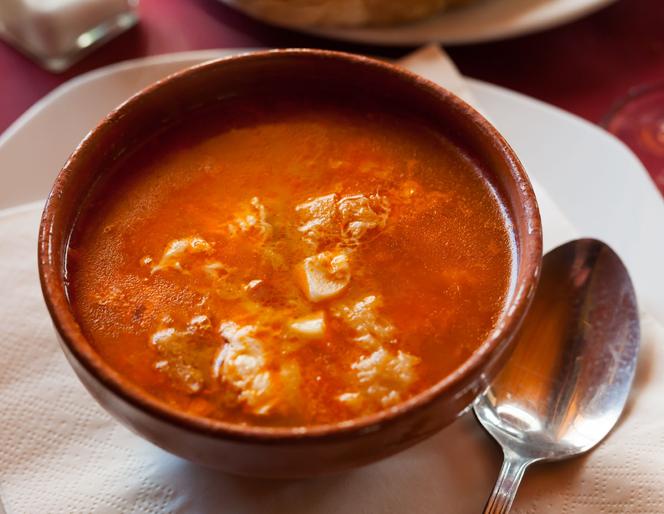 Baskijska zupa czosnkowa -  pyszna, sycąca i dosłownie z niczego