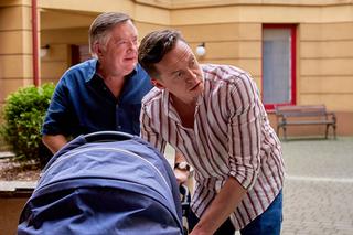 Na Wspólnej odc. 3535. Emil (Piotr Ligienza)Włodek (Mieczysław Hryniewicz)