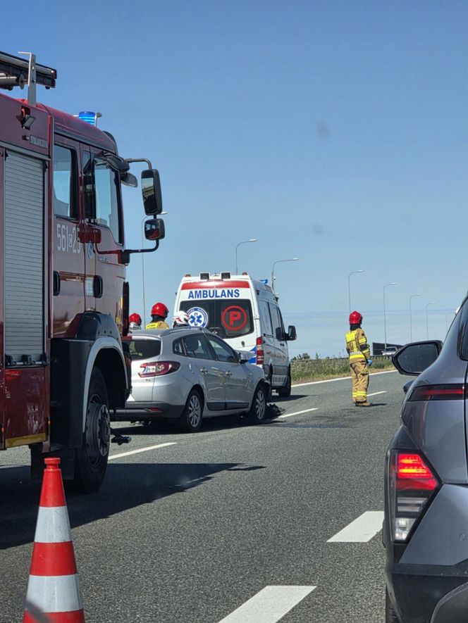 Zderzenie dwóch aut na S5 w Żninie! Trzy osoby trafiły do szpitala [ZDJĘCIA]