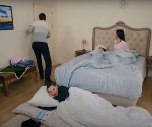 Alper zboczeńcem! Rankiem zakradnie się do sypialni kobiet.