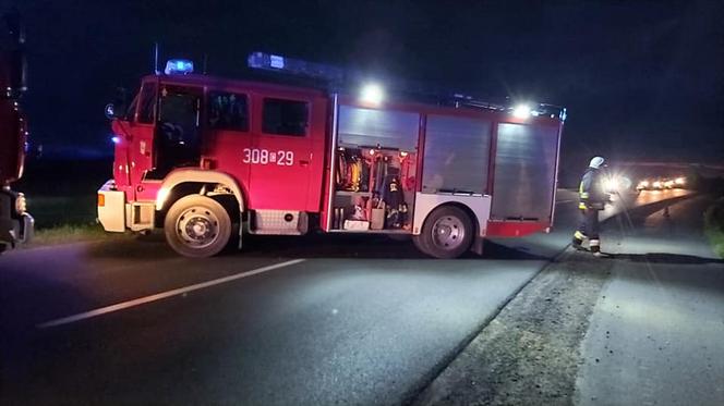 Zderzenie dwóch aut w Wojnowie! Kierowcy byli uwięzieni w środku [ZDJĘCIA]
