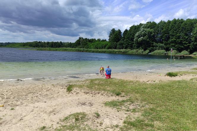 Rodzina straciła z oczu Julkę tylko na sekundy. Ogromna tragedia nad jeziorem Stelchno