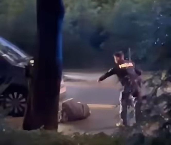 Mężczyzna zaatakował policjantów w Sosnowcu. Nowe nagranie