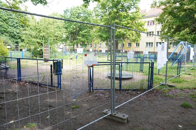 Ogrodzony plac zabaw na Winogradach