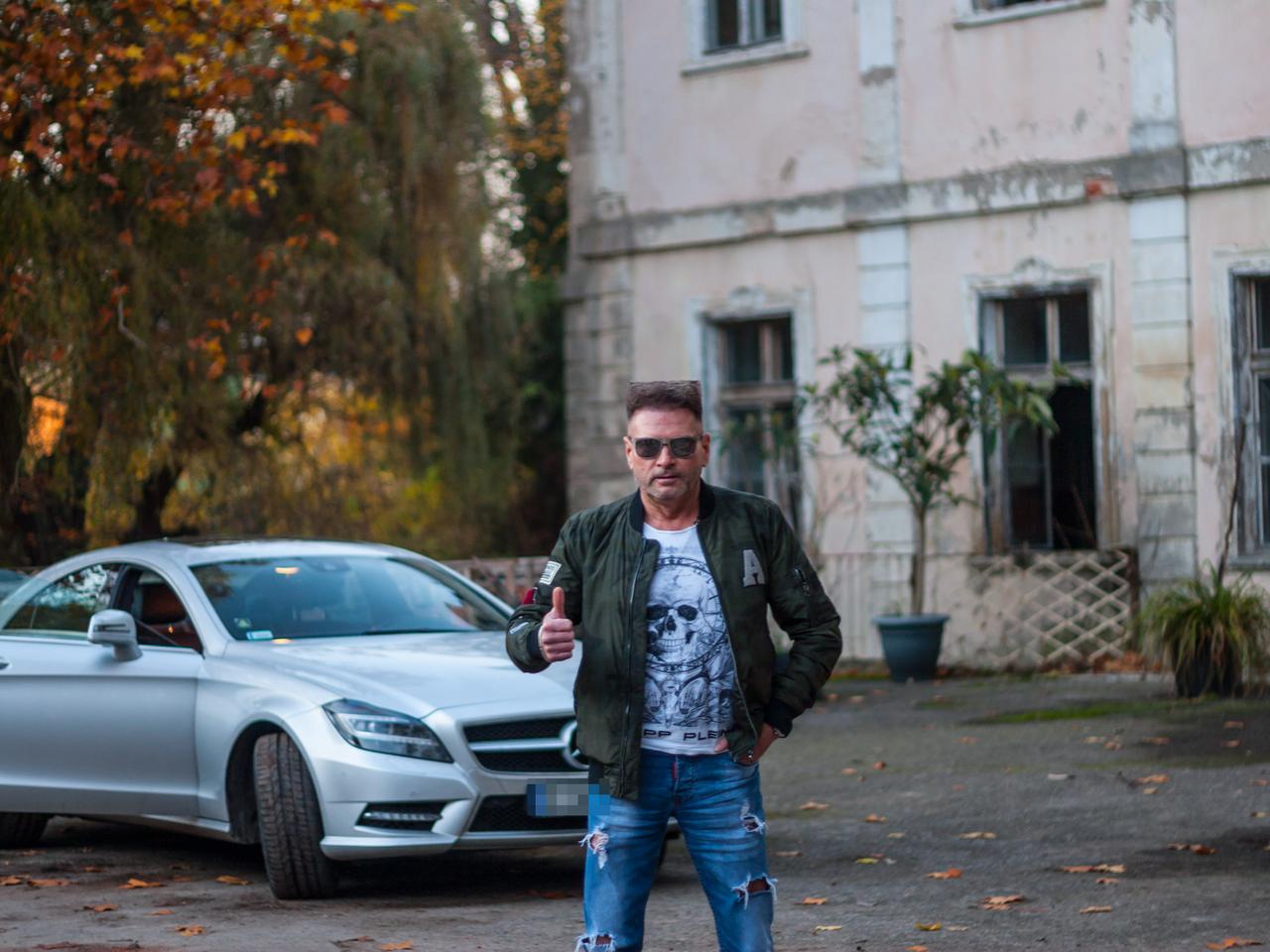 RUTKOWSKI KUPIŁ PAŁAC DLA SWOJEJ AGENCJI