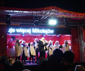 Ciężarówka Coca-cola w Białymstoku! Świąteczna atrakcja przyciągnęła tłumy mieszkańców na Rynek Kościuszki