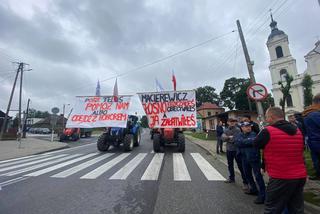 Protest rolników z Agrounii 25.08. Drugi dzień blokady na DK 12 w Srocku! OBJAZDY