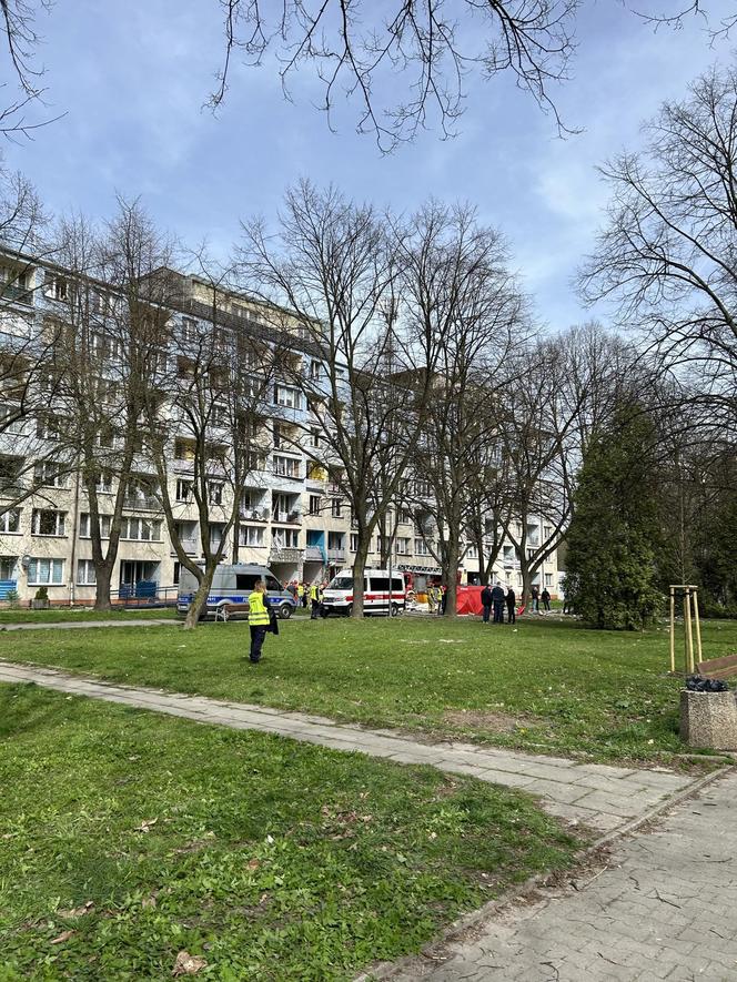 Wybuch gazu w Tychach. Potężna eksplozja wybiła szyby na górnych piętrach 