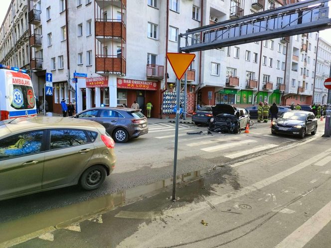 Pościg na ulicach Wrocławia. Ukradł auto z warsztatu i uciekał przed policją 