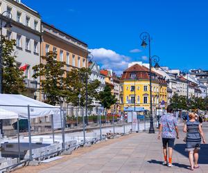 Remont nawierzchni Krakowskiego Przedmieścia w Warszawie w 2024 r.