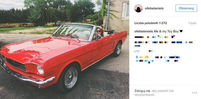Iga Krefft w Mustangu na planie M jak miłość