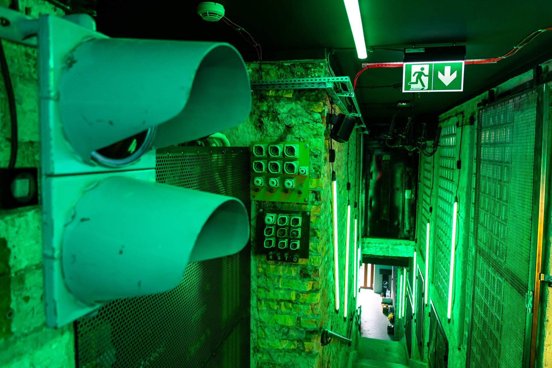 Pub H.4.0.S. Warszawa – sygnalizator świetlny