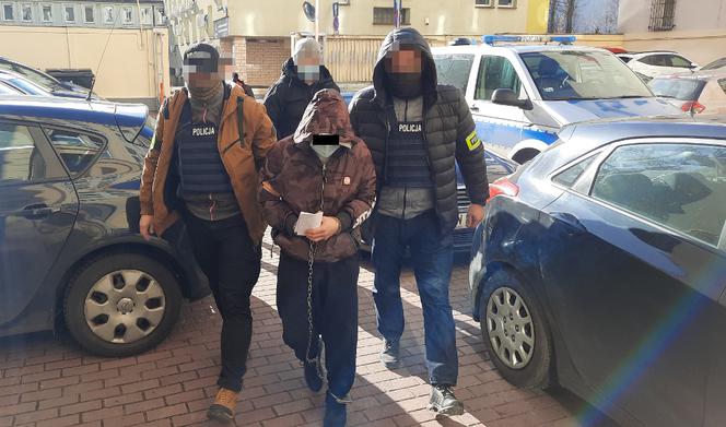 Atak nożownika w centrum Warszawy. Dźgnął 21-latka i uciekł w krzaki