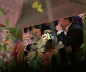 Joanna Krupa w objęciach Dominika Tarczyńskiego.