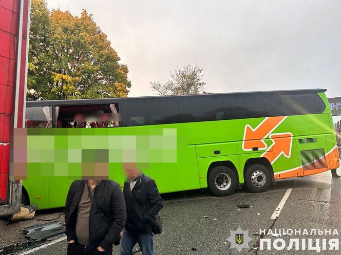 Wypadek autobusu z Warszawy do Odessy. Trzy osoby nie żyją, jest wielu rannych