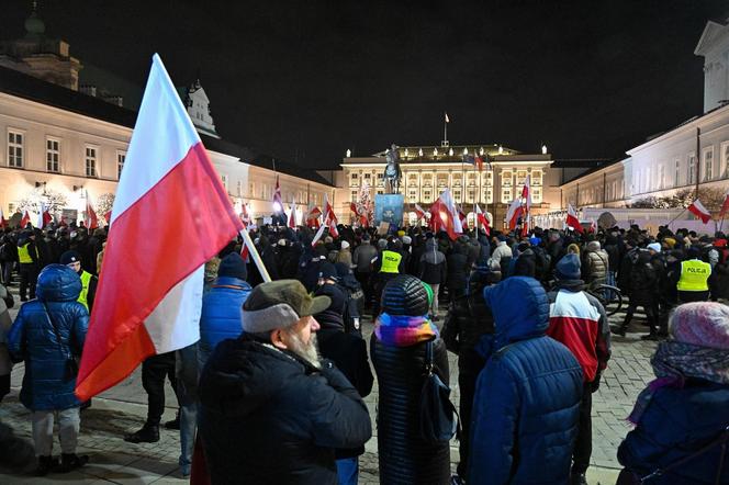 Protest pod Pałacem Prezydenckim