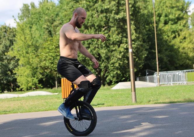 Monocyklowy trial w Parku Ludowym w Lublinie w ramach Europejskiej Konwencji Żonglerskiej