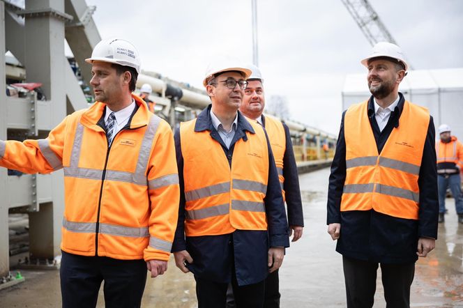 Wielkie chińskie maszyny TBM drążą najdłuższy tunel kolejowy w Polsce