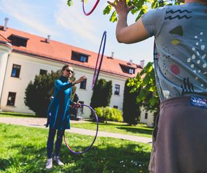 Chcecie spróbować żonglerki lub chodzenia po linie? Wakacje w Lublinie można spędzić z cyrkiem