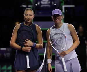 Iga Świątek - Amanda Anisimova. Spódniczki płatały figla zawodniczkom