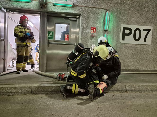 Tunel na Zakopiance został zamknięty. Przeprowadzono specjalną akcję służb ratunkowych