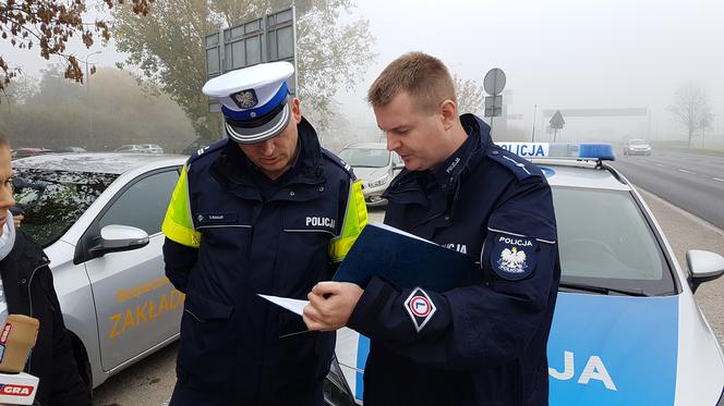 Rozbłyśnij rozsądkiem - załóż odblask - akcja policji w powiecie toruńskim