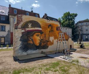 Jelenia Góra upamiętnia Powstańców Warszawskich. Zobacz piękny powstańczy mural 