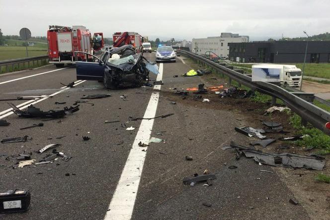 Tragiczny wypadek na S1 w Wieprzu. Samochody zderzyły się czołowo! Zginął kierowca