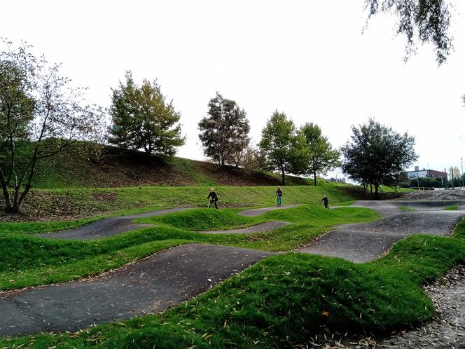 Pumptrack w Chorzowie. Takiej atrakcji nie ma w całym mieście! [ZDJĘCIA]