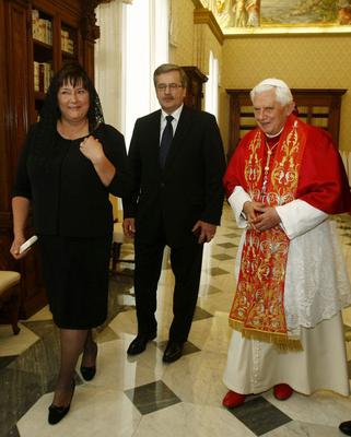 Benedykt XVI podarował prezydenckiej parze różańce