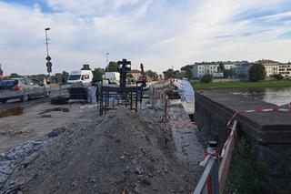Nowa organizacja ruchu w rejonie mostu Dębnickiego. Rusza kolejny etap remontu przeprawy oraz przebudowy ulic Kościuszki i Zwierzynieckiej